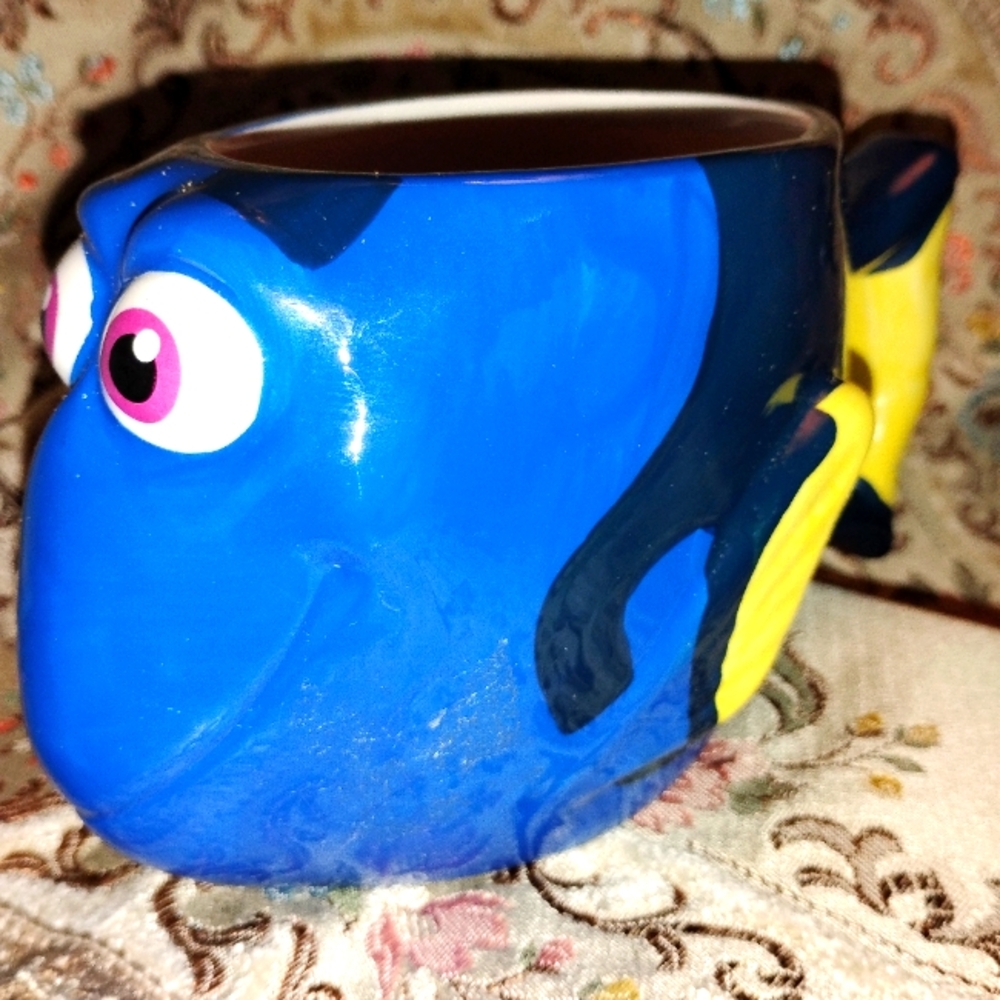 Large Dori ZAK! Disney/Pixar mug cup finding Nemo. Kids adults .Fish